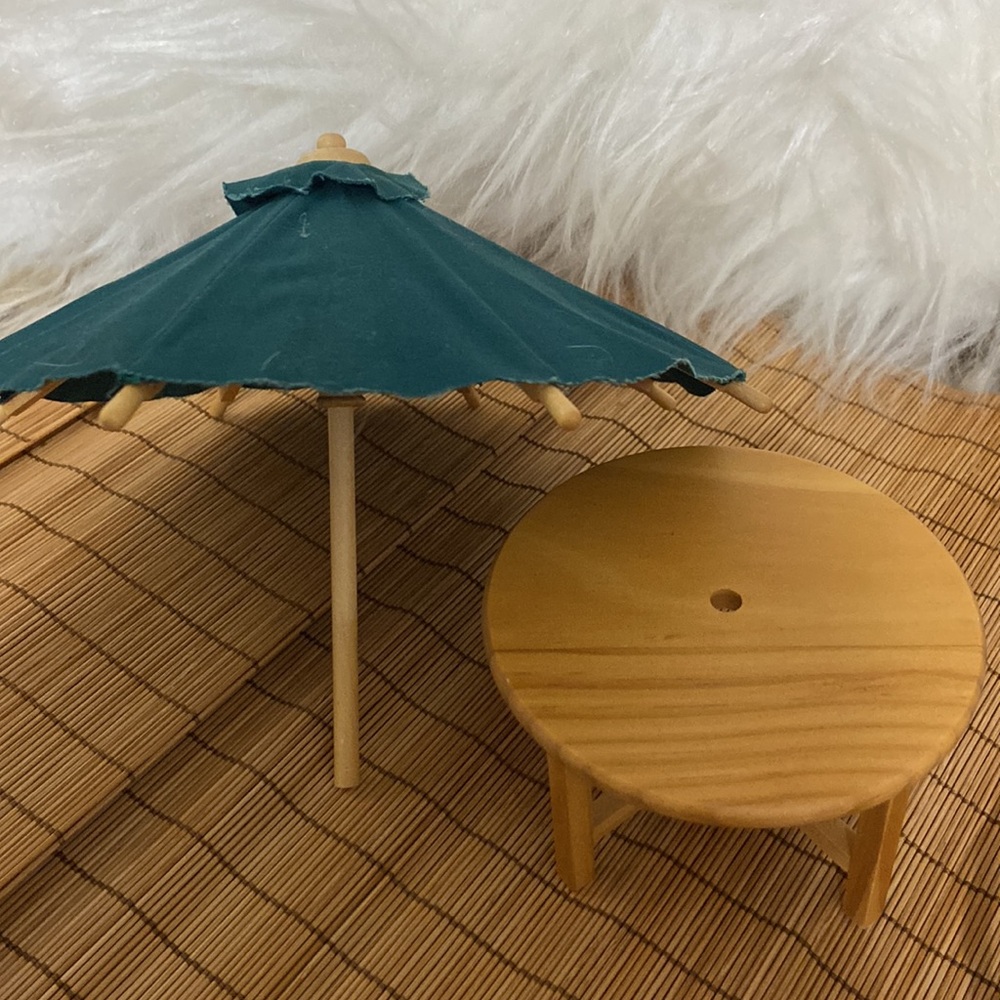 Dolls House - Garden Furniture chairs and table and umbrella wood vintage - Picture 5 of 8